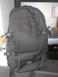 Mochila eastpak  PC portátil.