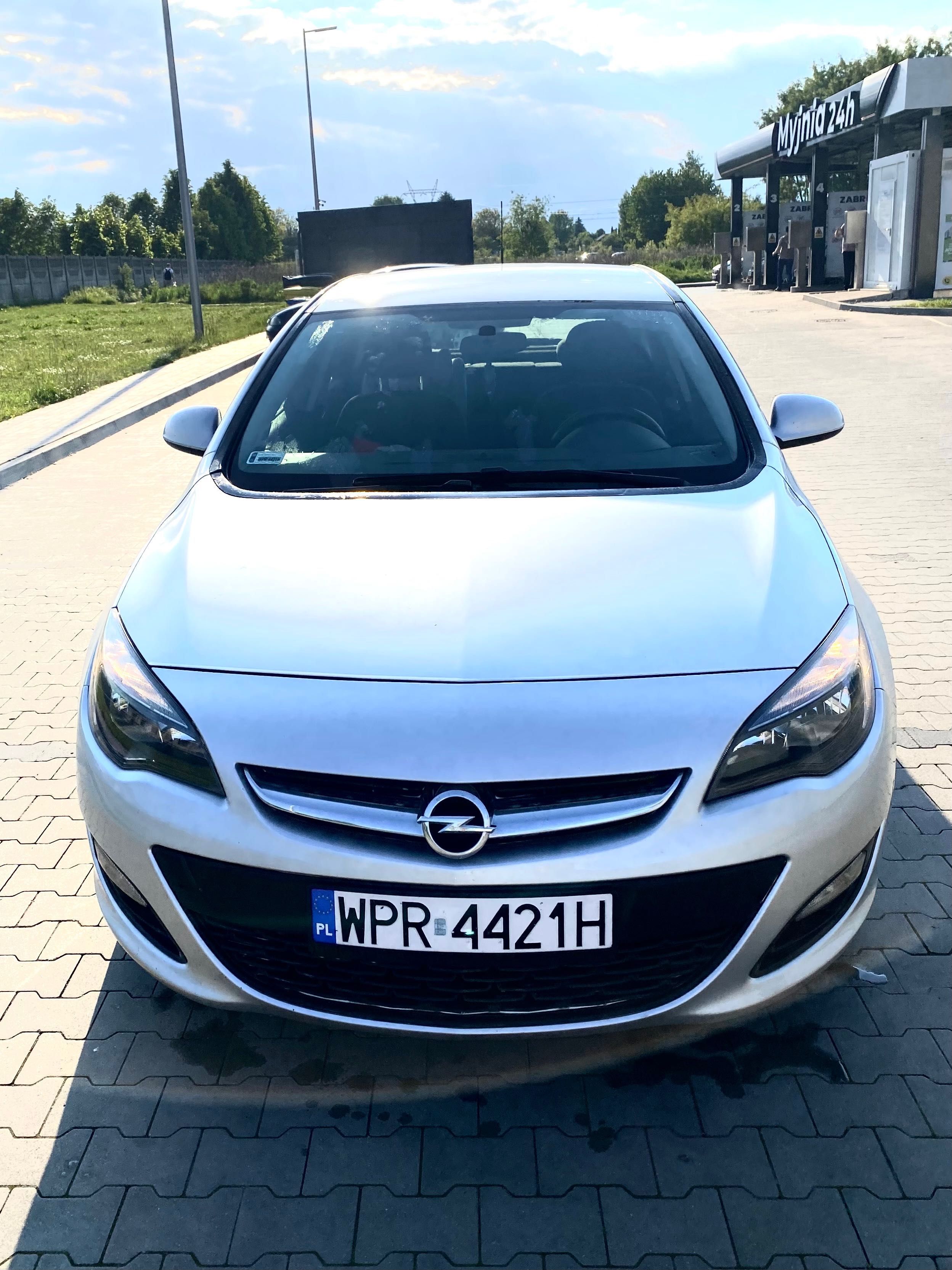 Sprzedam Opel Astra J 1.6 2014r. – Zadbany