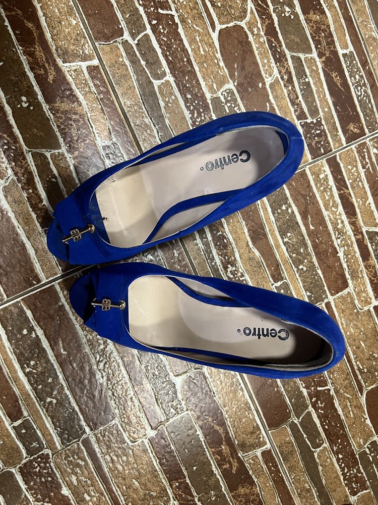 Туфли синие на каблуке