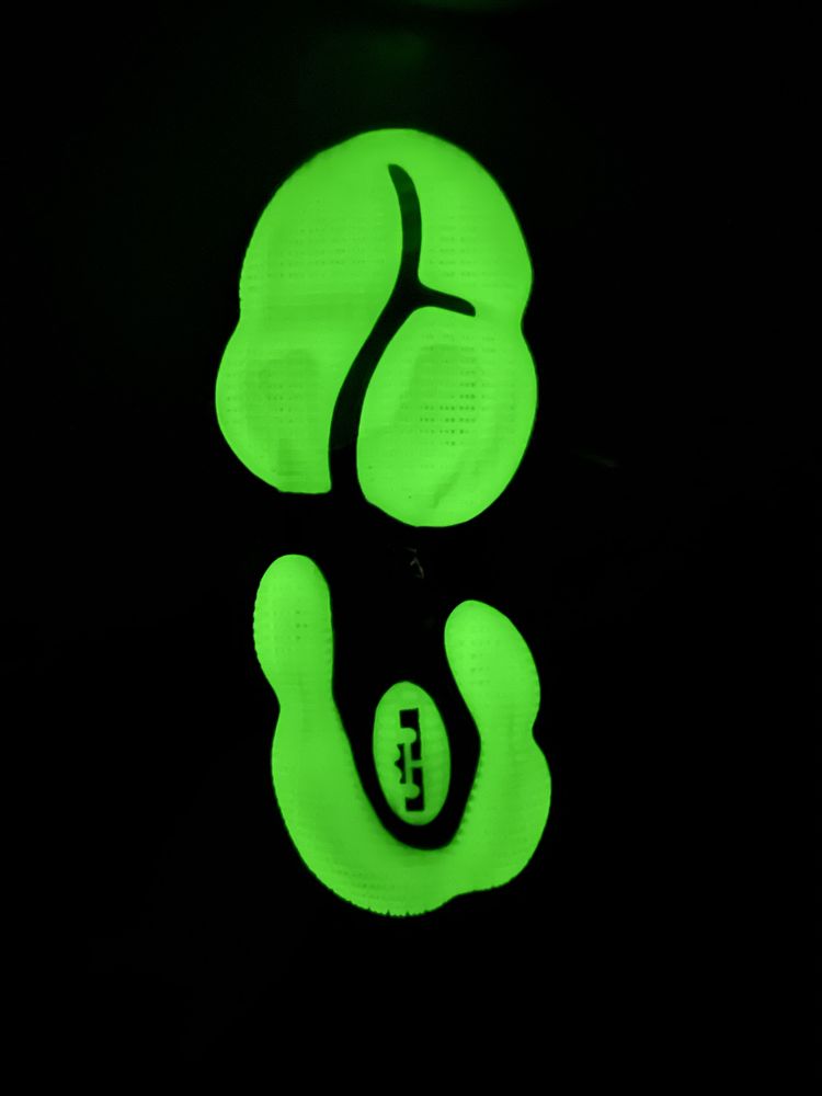 Кросівки Nike Lebron Xix black green Glow ( РОЗМІР 40)