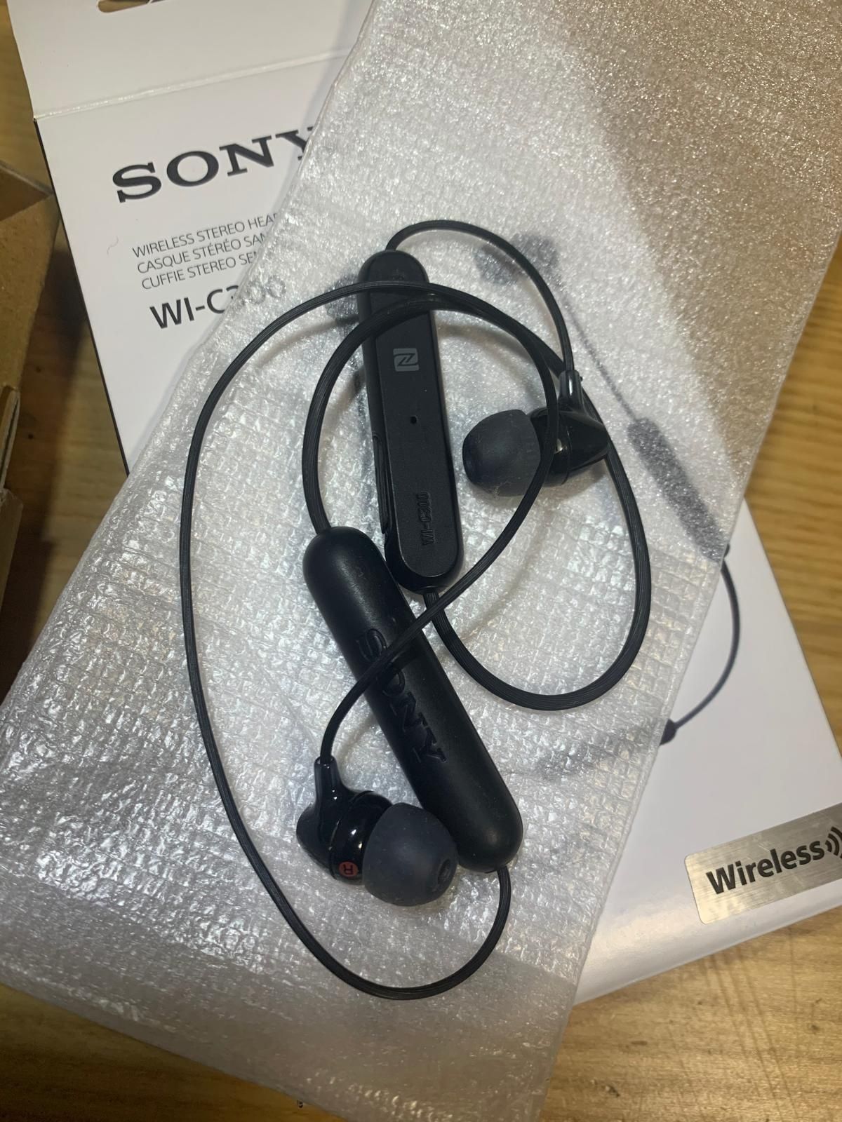 Auriculares Bluetooth Sony WI-C300