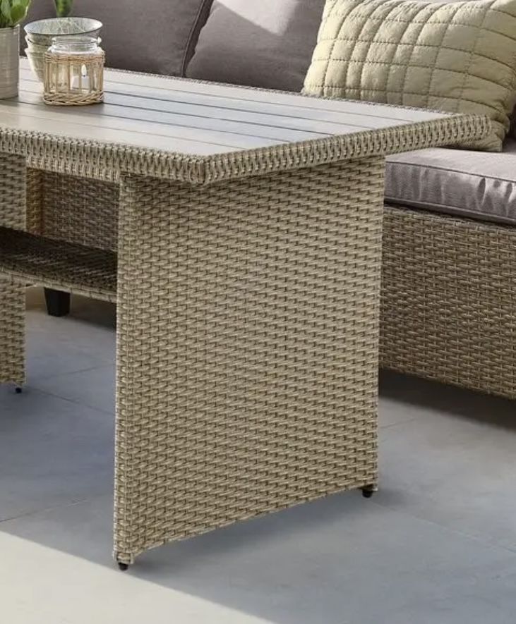Mesa: Aço, madeira artificial e rattan sintético. L74 x C145 x A67 cm
