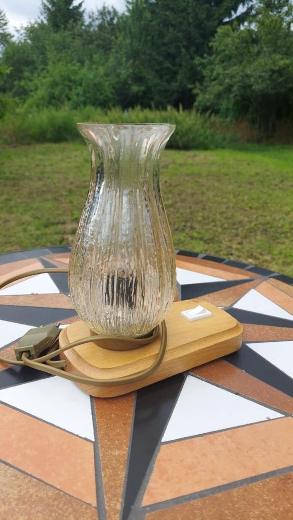 Lampka duńska z kloszem vintage  lata 60/70 
Wysokość lampki 20,5 cm w