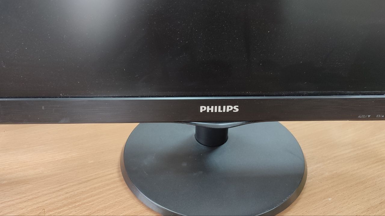 Монитор Philips 223V5L