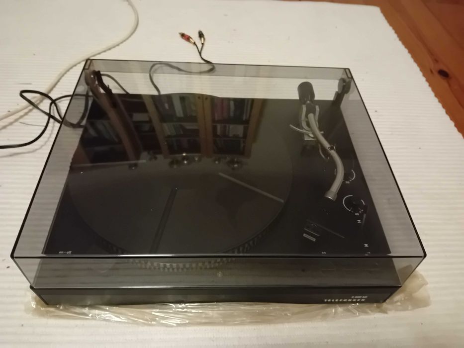 Giradiscos Telefunken S600, c/ braço Ortofon AS 212 e célula Shure V15