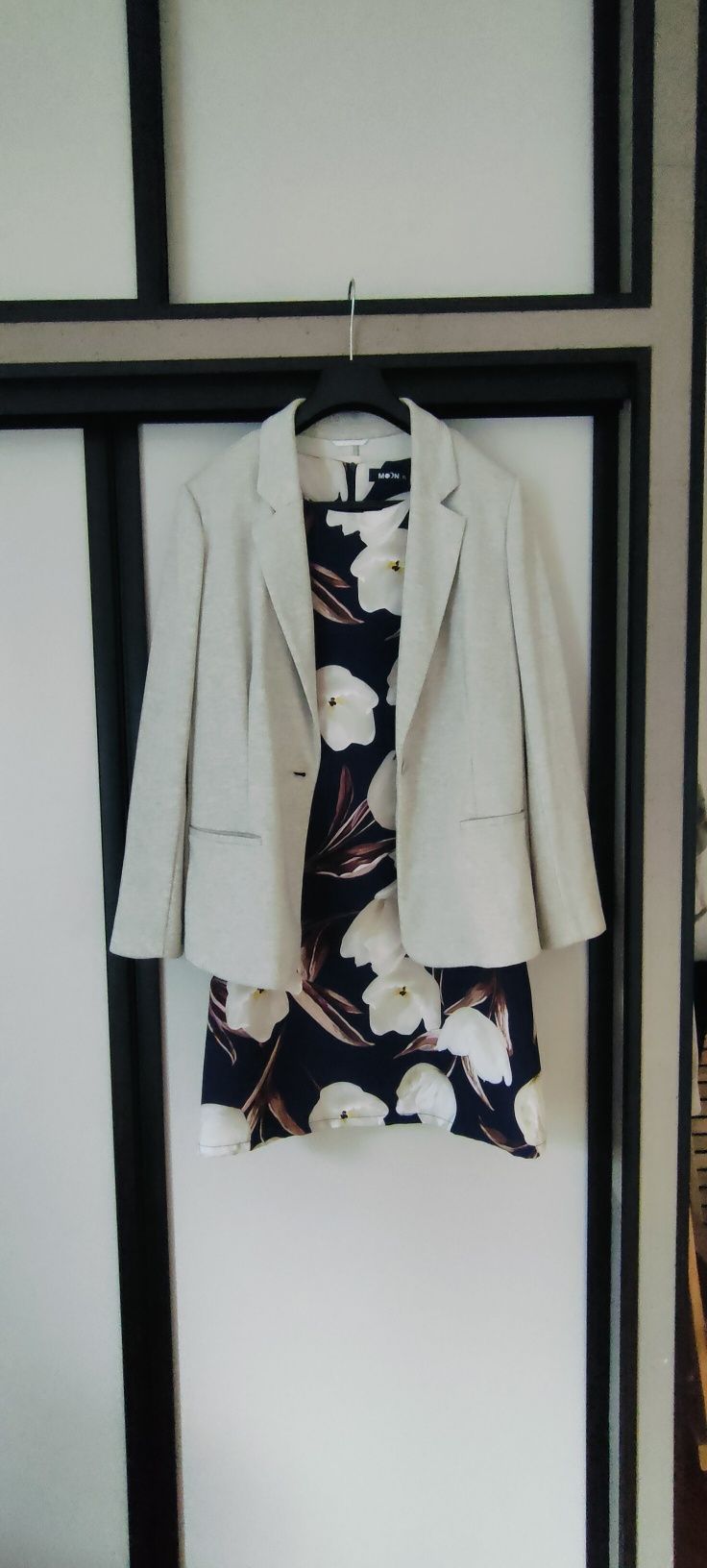 Elegancka sukienka midi w kwiaty L XL