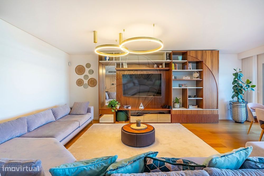 Apartamento T4 para arrendamento