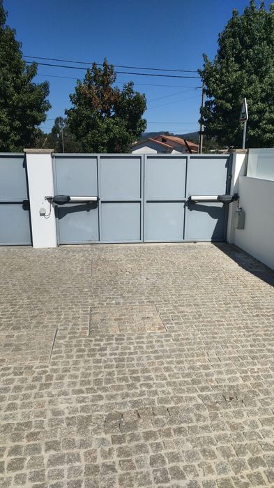 Portas seccionadas e automatismos.