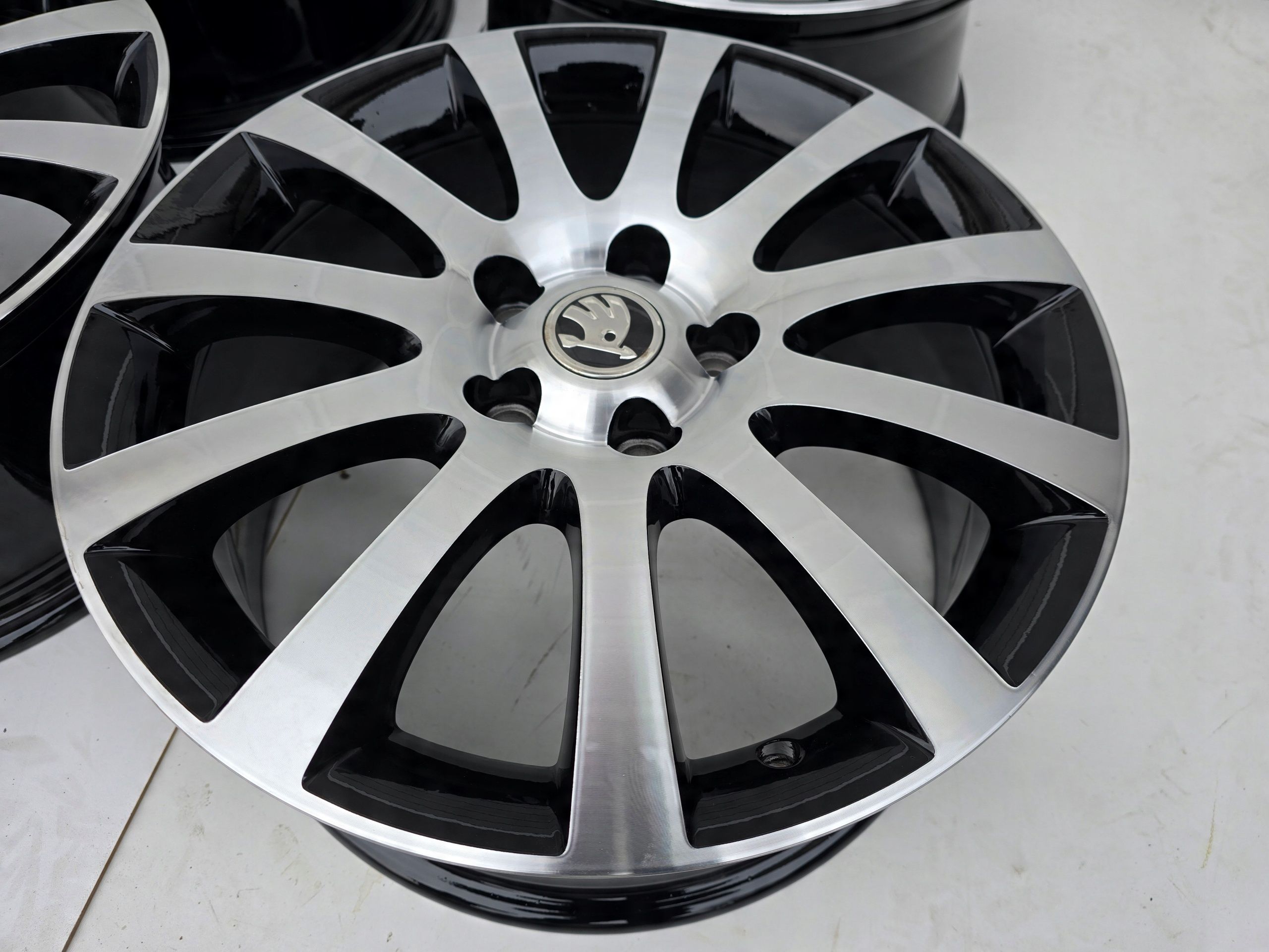 Skoda Superb ii Octavia ii Iii iv Yeti Karoq 5x112 17'' ET45 4X