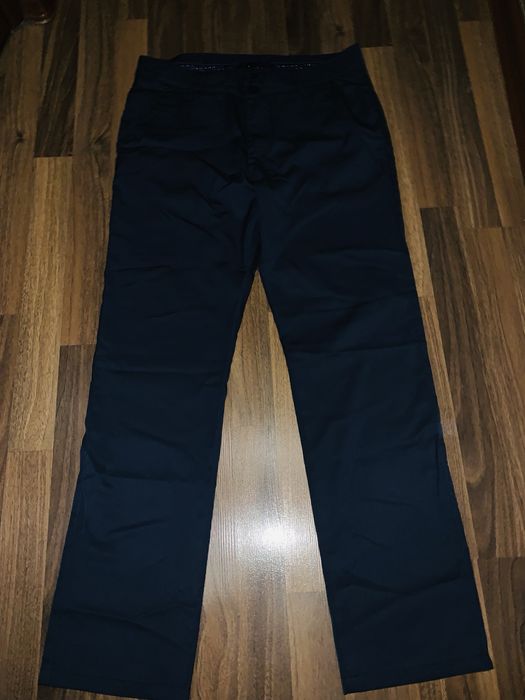 Мужские брюки в идеальном состоянии.