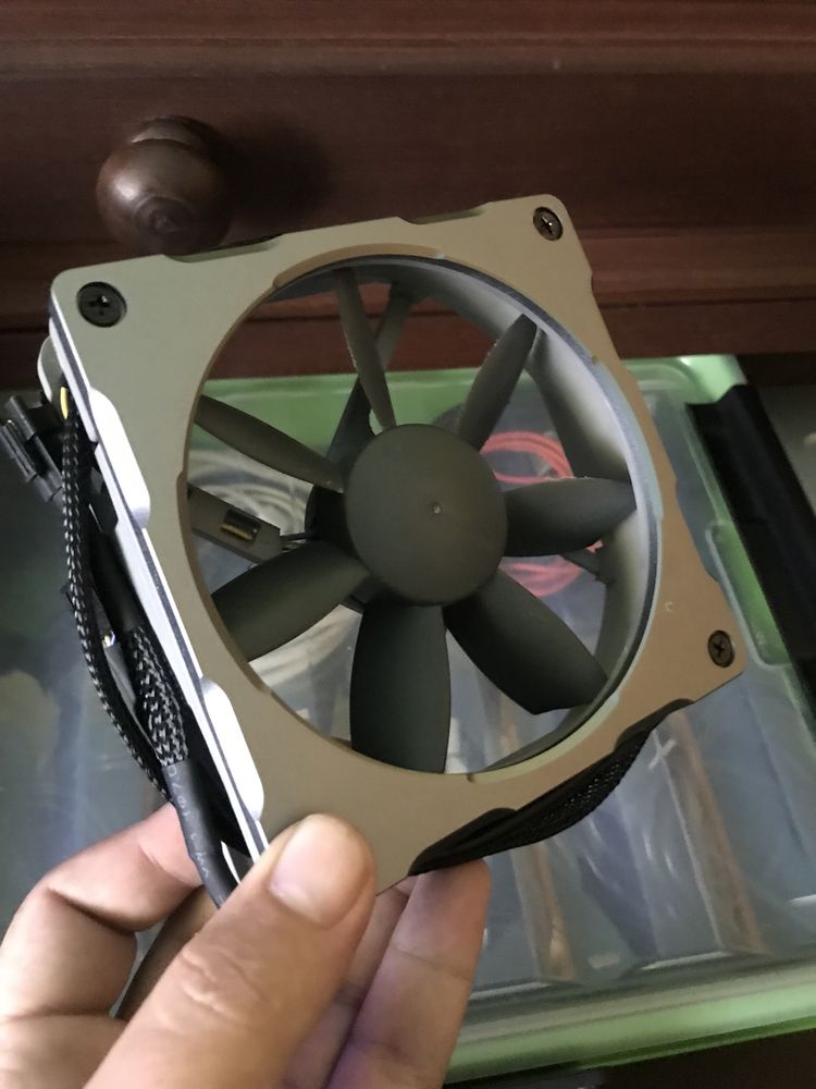 Ventoinha 120mm Noctua NF-S12B REDUX-1200 com Phanteks Halos Lux RGB