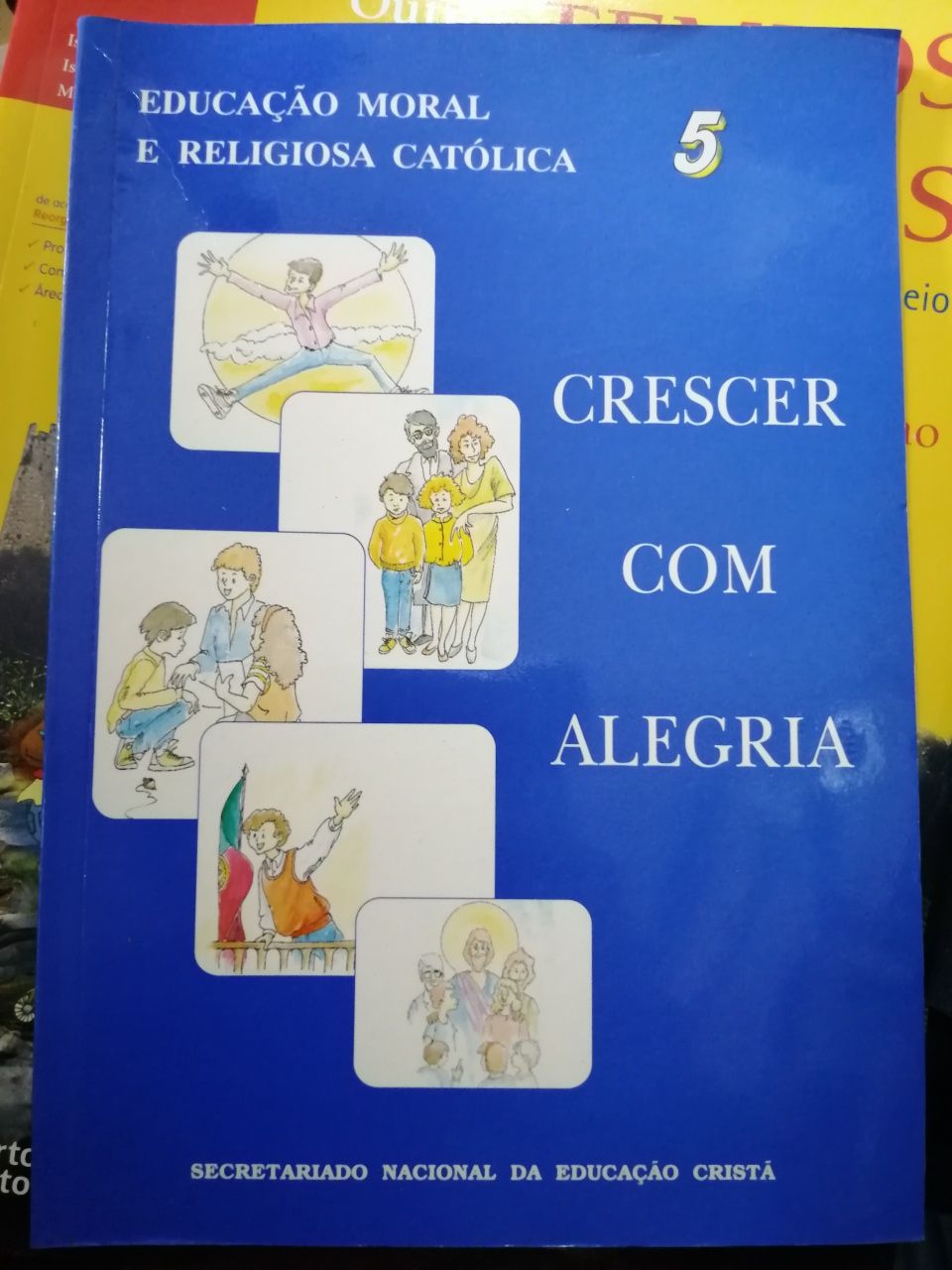 Livro Crescer com Alegria EMRC