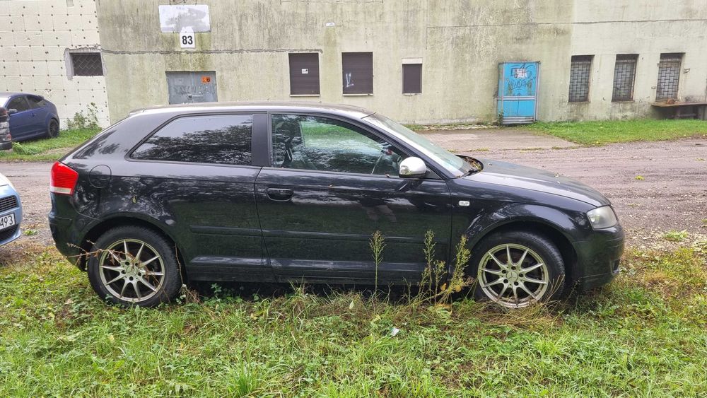 Audi A3 8P 2003r 1.6benzyna odapala jezdzi