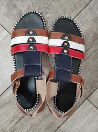Sandałki, sandały damskie z kolorowymi paskami na płaskiej r 43