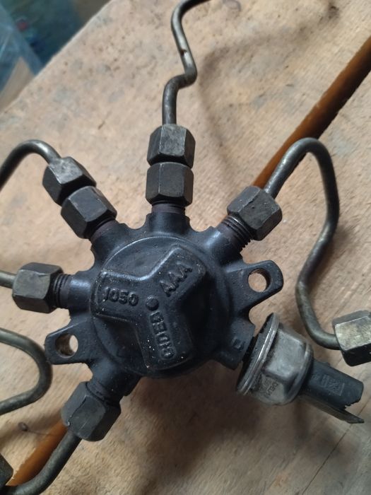 Рампа топливная паливна з датчиком та трубками Кенго Меган