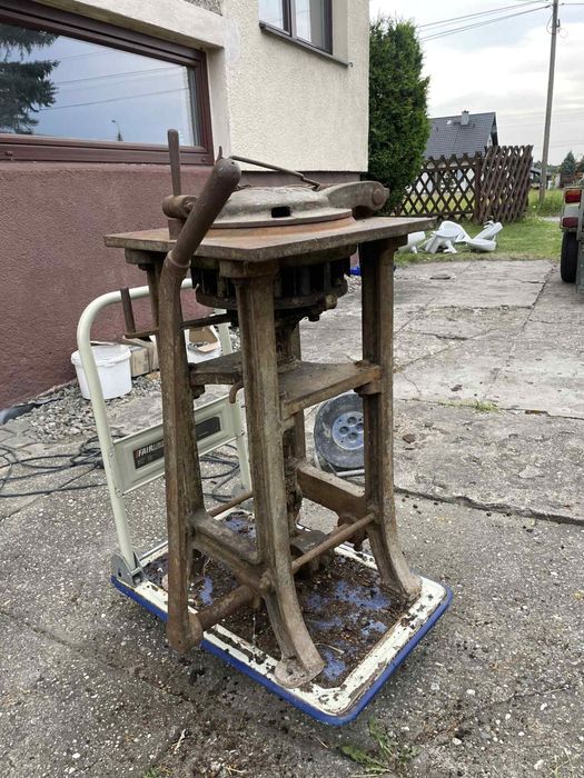 Antyczna prasa do ciasta