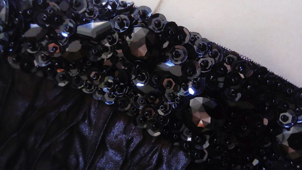 Bluzeczka na ramiączkach  rozmiar 12UK/40 obszyta koralikami cekinami