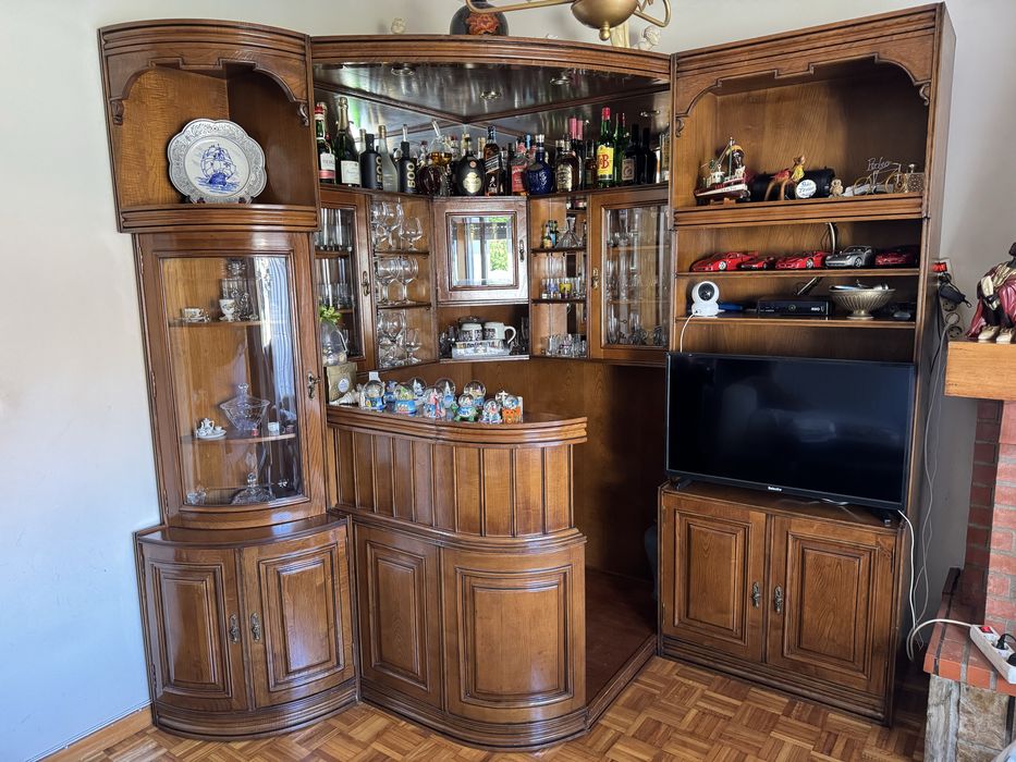 Movel de canto em madeira (bar)