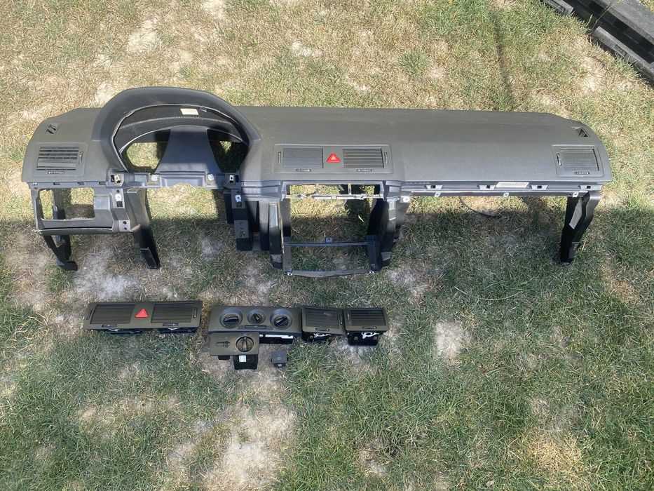 Панель торпеда  консоль Skoda Fabia Шкода Фабія