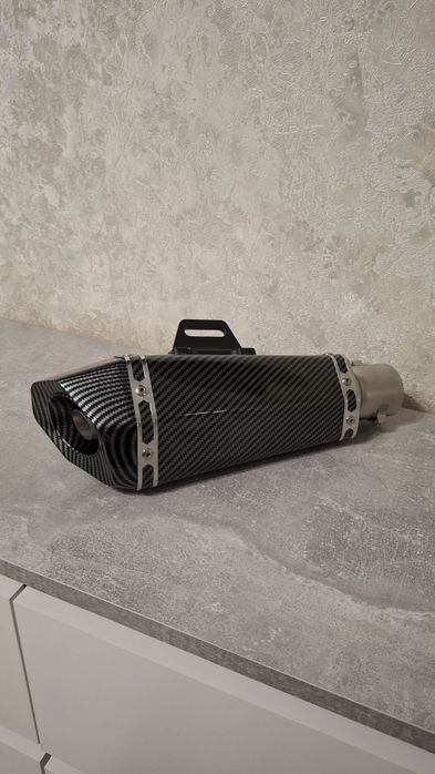 Выхлоп прямоток akrapovic на мотоцикл