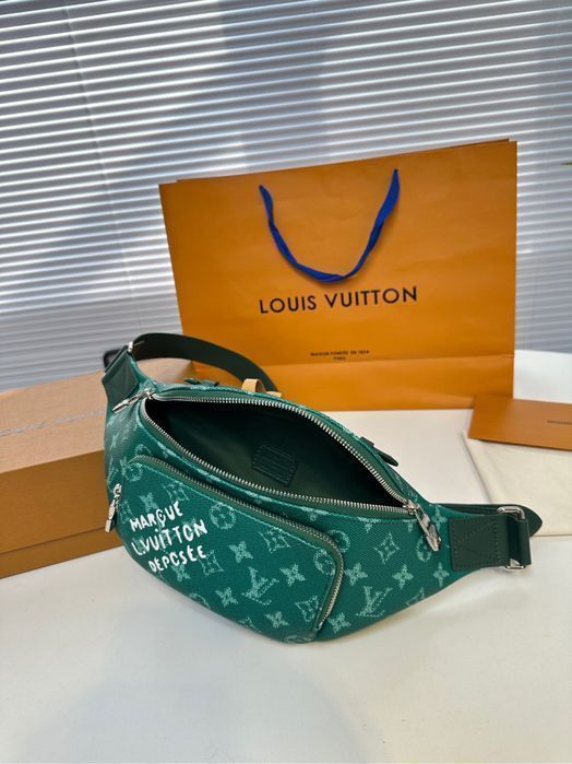 Банака Louis Vuitton зеленая monogram shadow  сумка