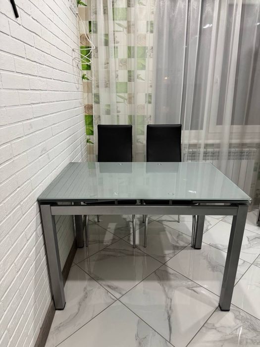 Кухонный стол и стулья