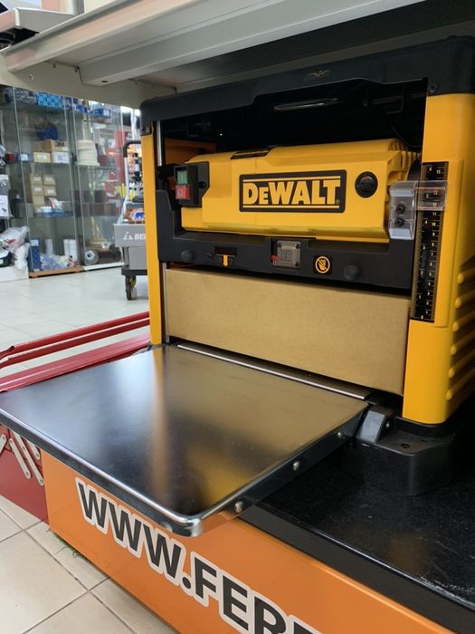 Desengrossadeira Portátil 1800W DeWalt DW733