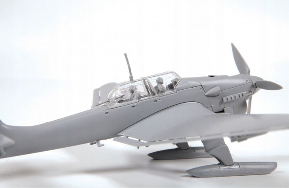 Zvezda 7323 model 1/72 samolot JU-87B-2/U4 "STUKA" with skis