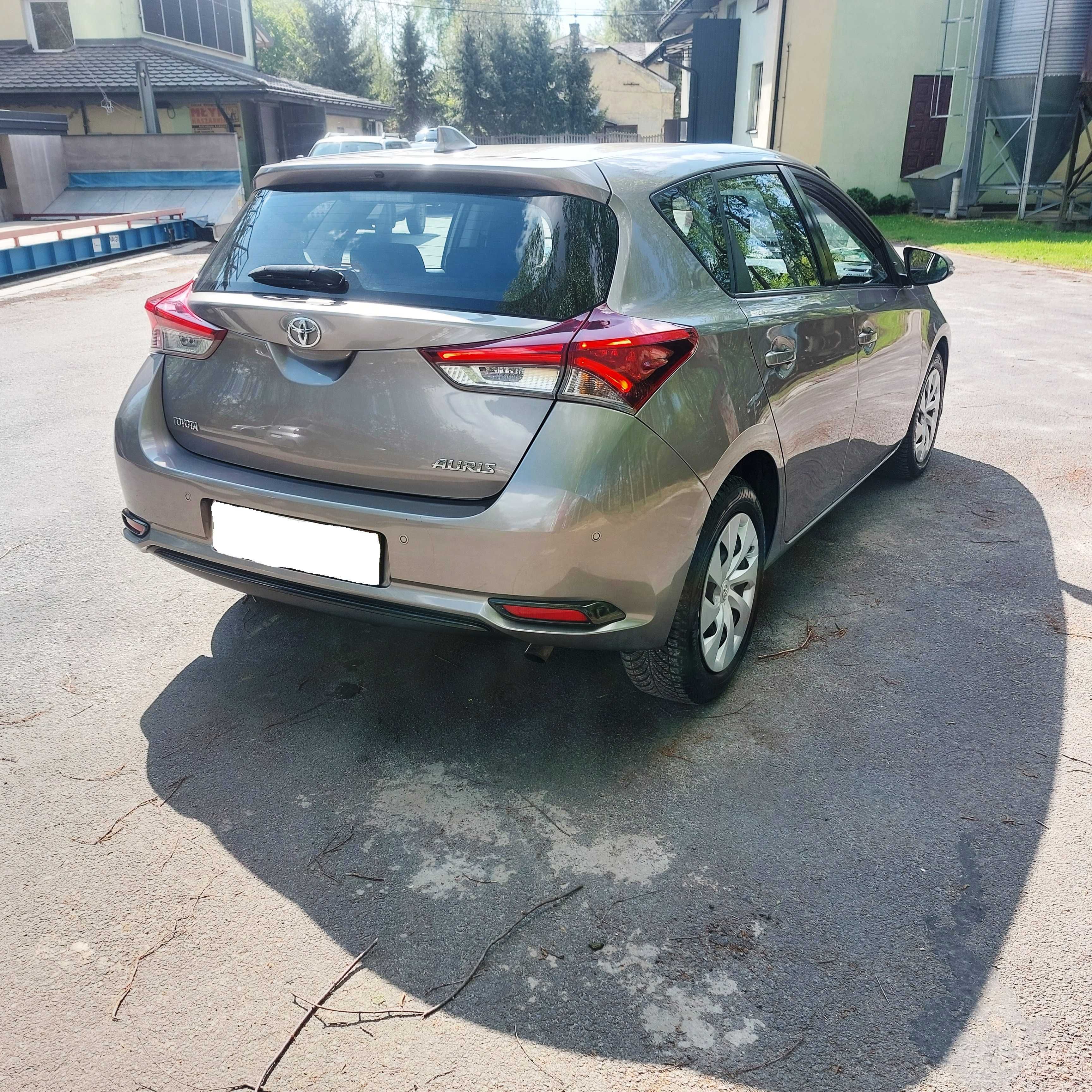 Toyota Auris Lift 1.3 16V 99KM