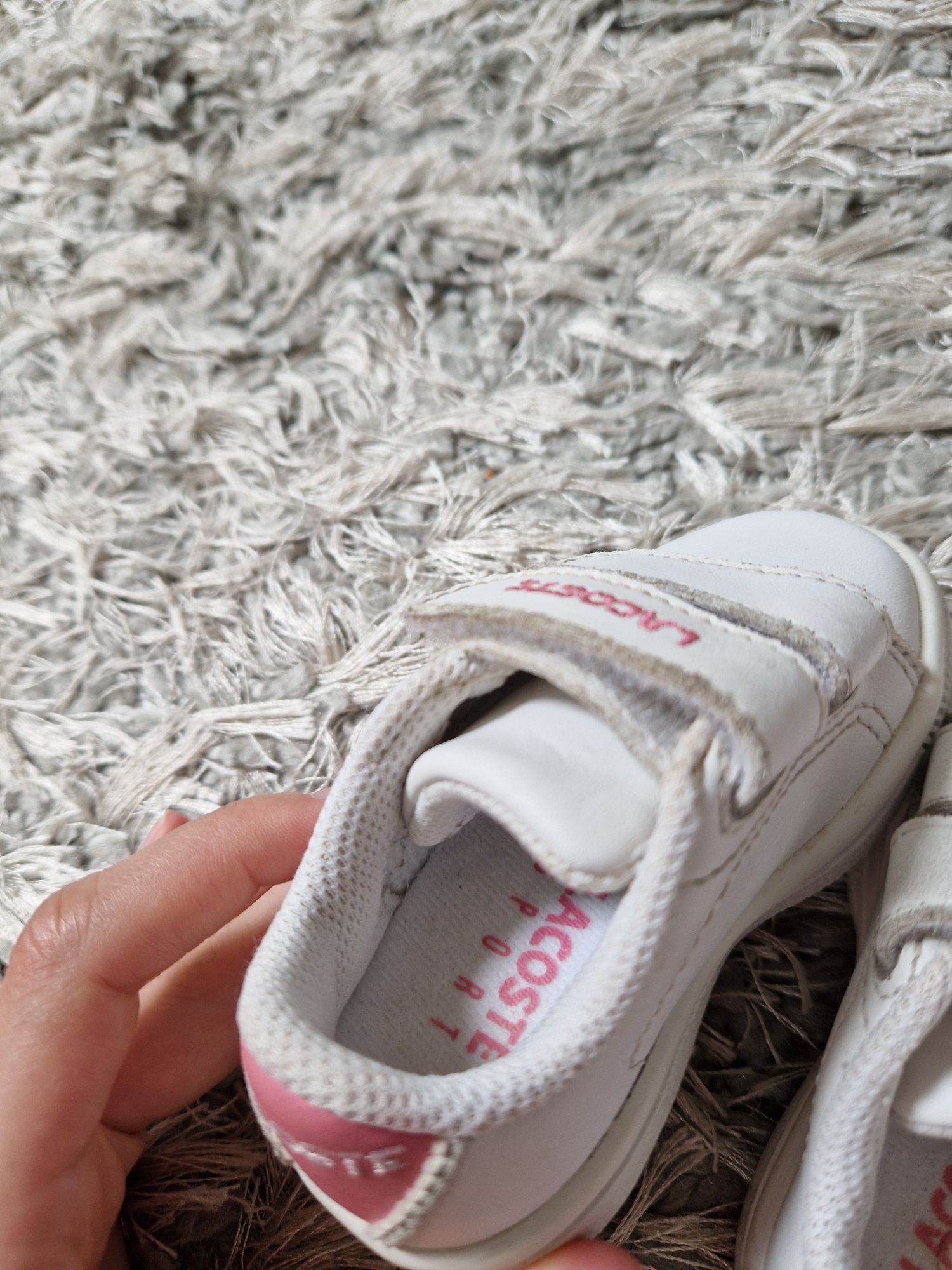 Białe trampki sneakersy dla dziewczynki Lacoste rozmiar 19