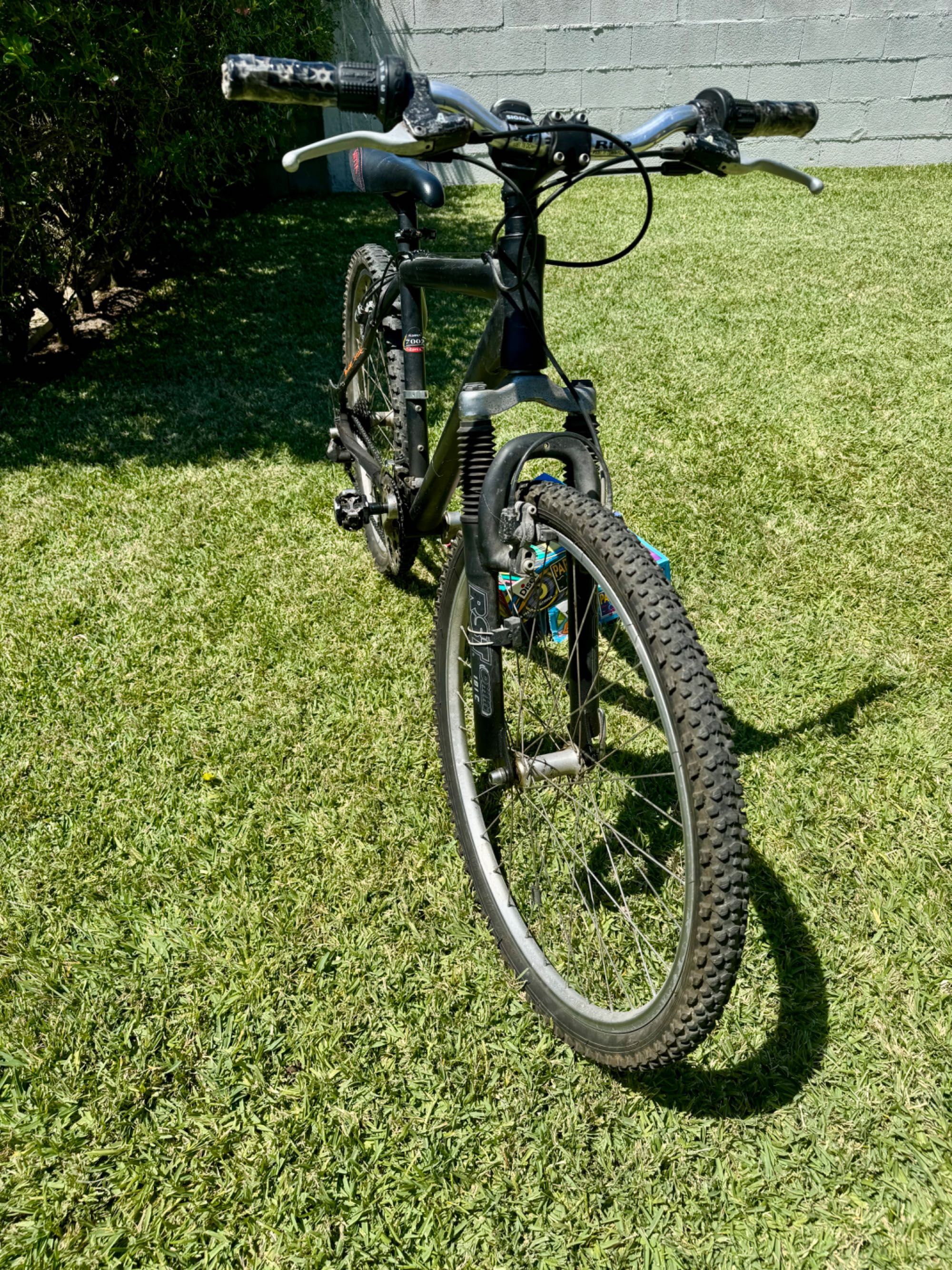 Bicicleta BTT preta