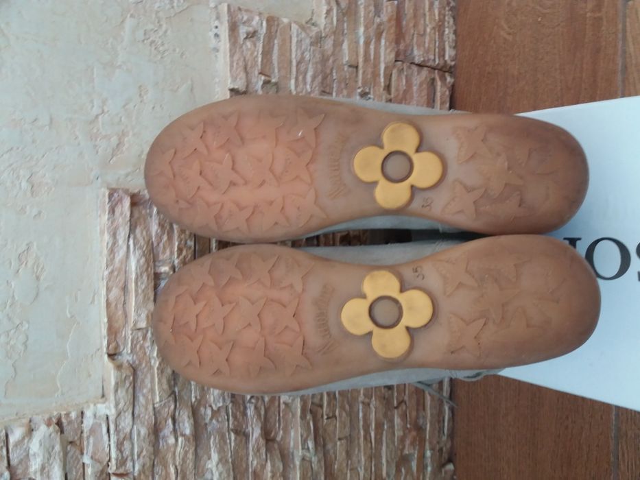 Продам демисезонные замшевые сапожки на девочку