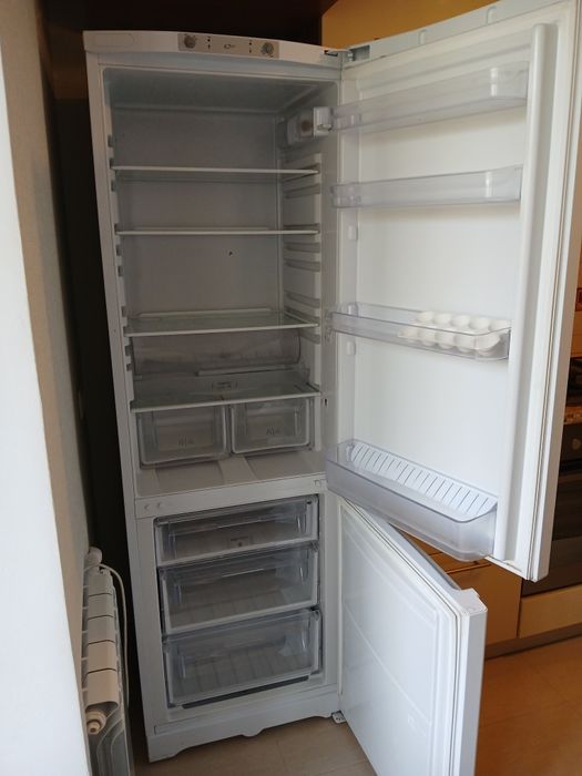 Холодильник Ariston Hotpoint