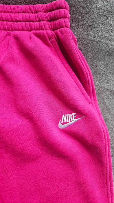 Spodnie dresowe marki NIKE. Nowe z metką