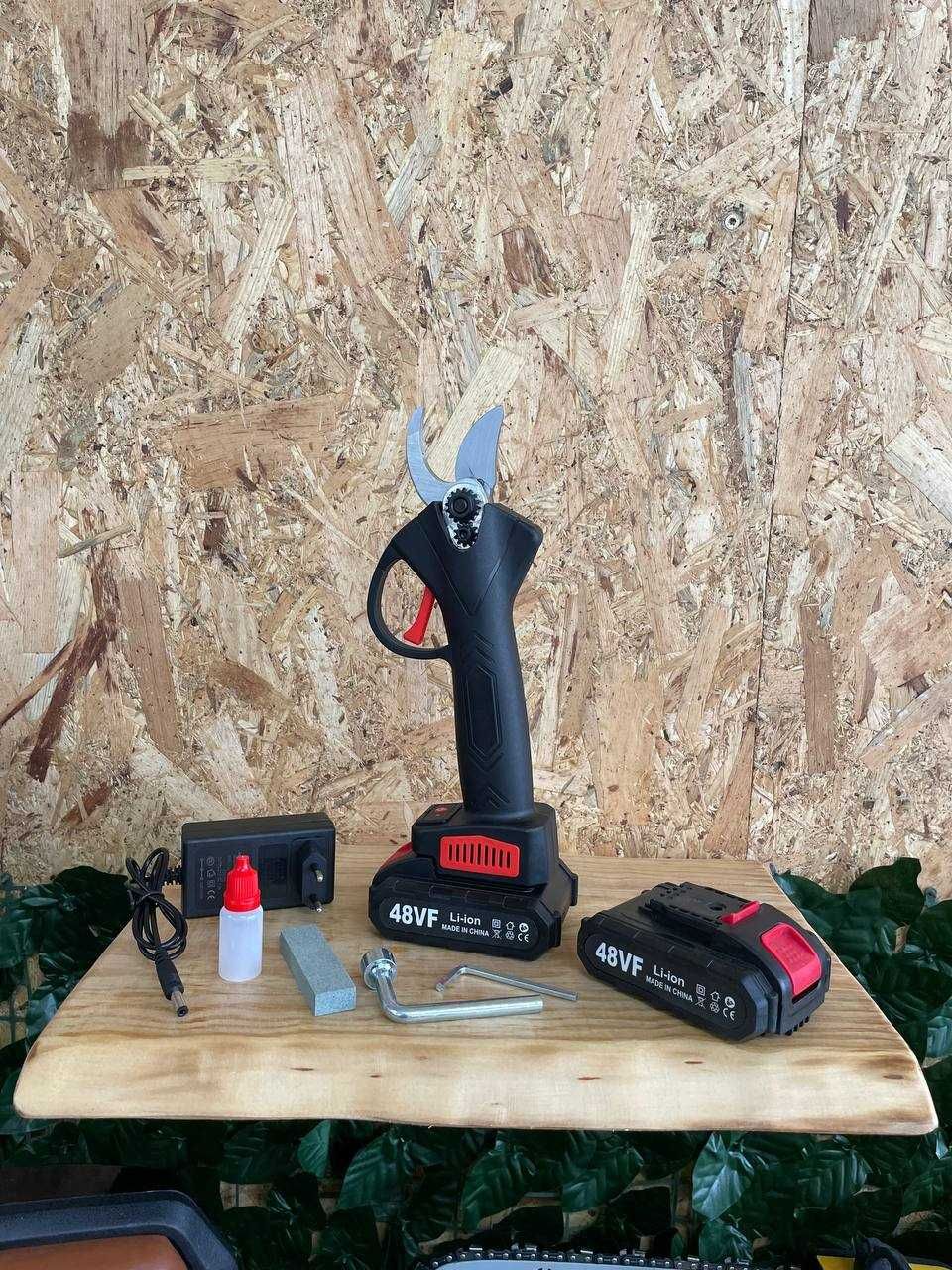 Tesoura de poda c/2baterias