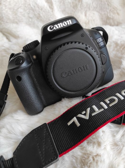 Lustrzanka cyfrowa Canon EOS 550D tylko 5,2 tys. zdjęć