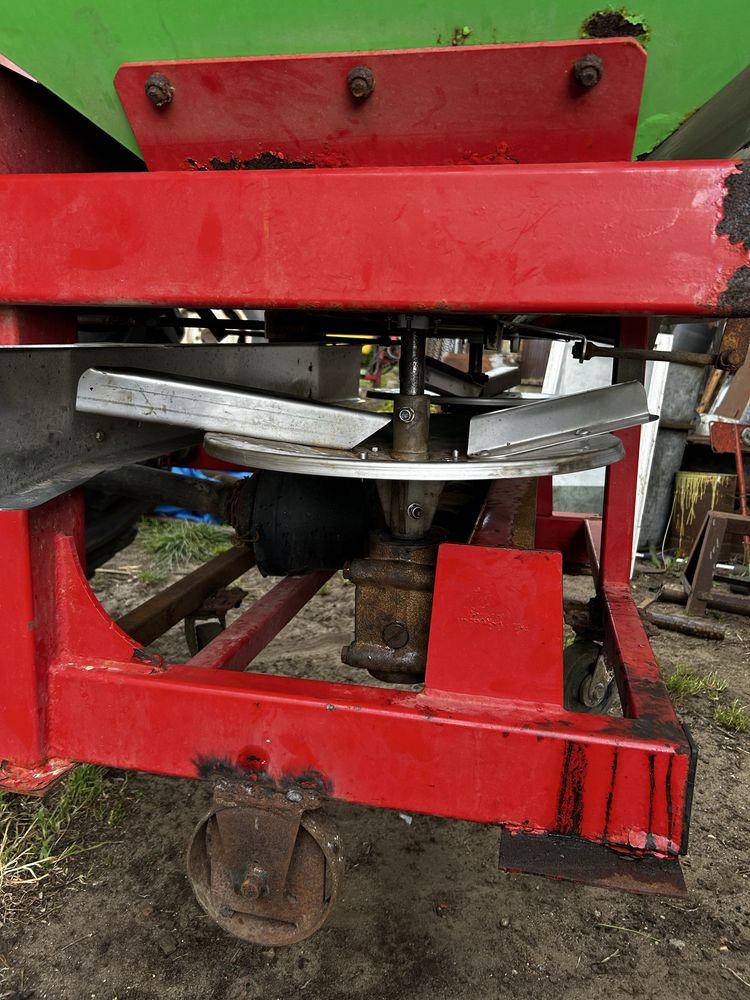 Rozsiewacz Agro-Max 600l 15m