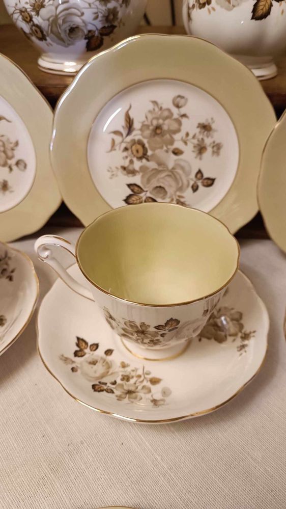 Elegancki serwis na 6 osób angielska cienka porcelana