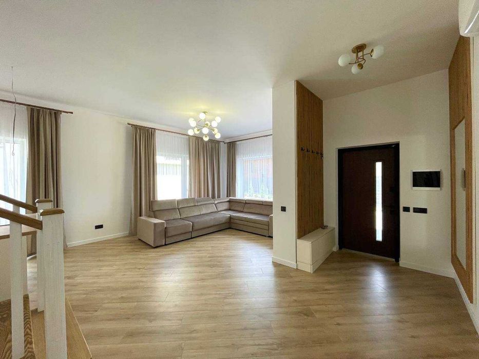 Продаж котеджу з новим сучасним ремонтом в Брюховичах.