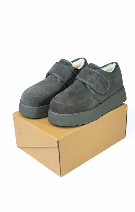 Жіноче взуття  уггі