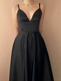 Чорна сукня атласна