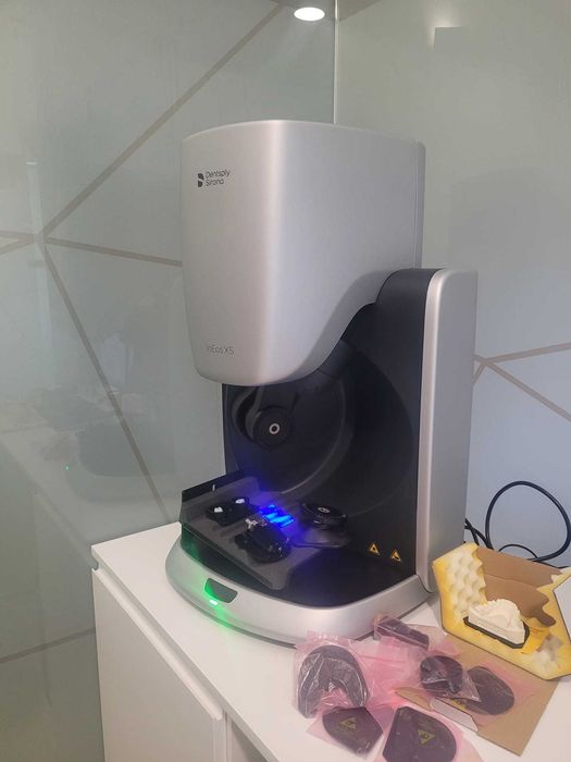 Scanner de Bancada INEOS X5 Dentisply Serona como NOVO