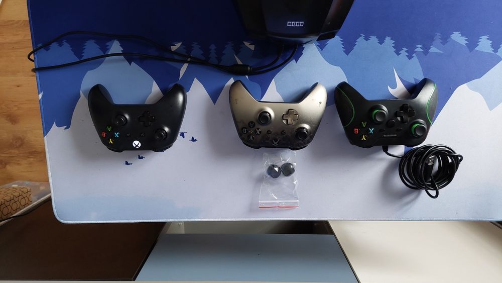 Zestaw XBOX One X 1TB, telewizor Samsung, Kinect, 3 pady, kierownica