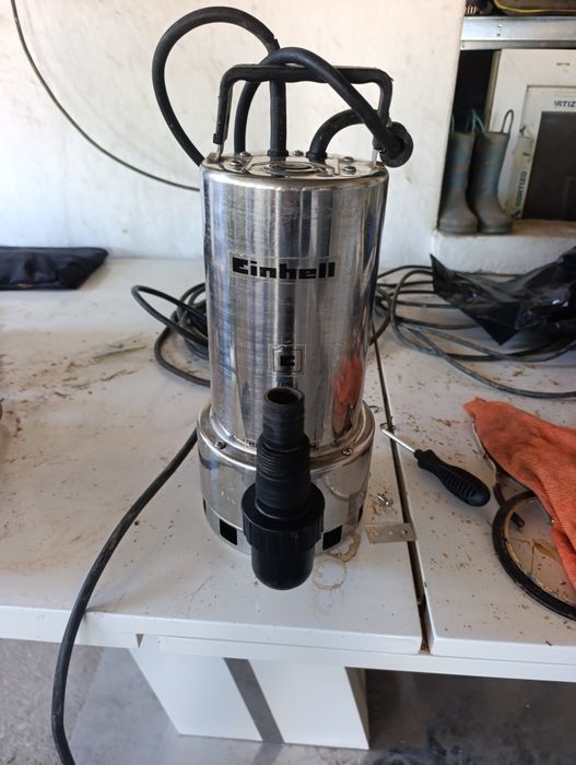 Bomba de tirar água nova