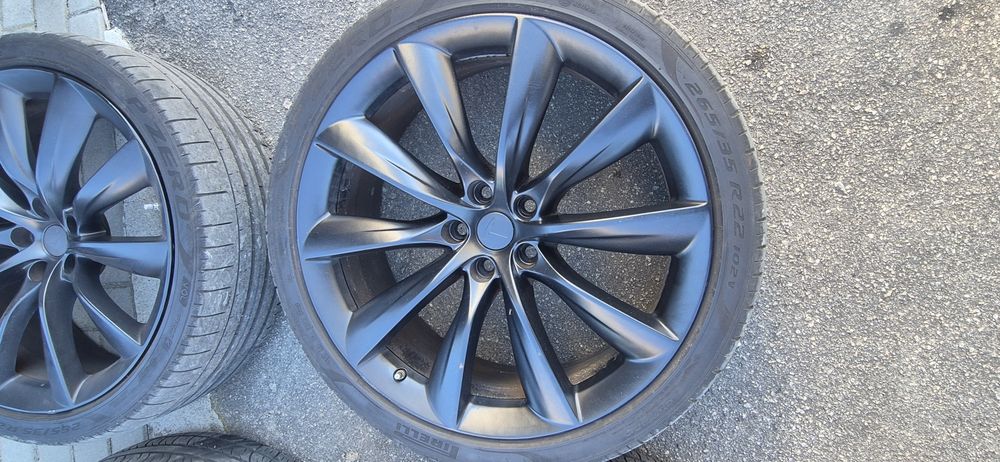 Колеса в зборі з датчиками тиску 5/120 R22 стояли на TESLA X