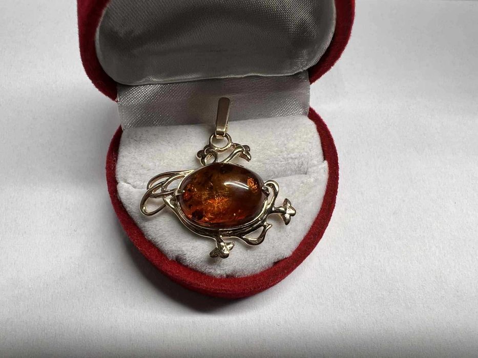Piękna złota zawieszka wisiorek z bursztynem próba 583 4,38g