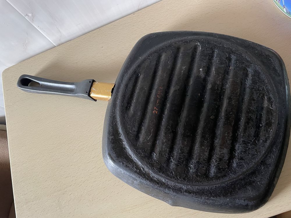 Patelnia  duża grill 27 cm