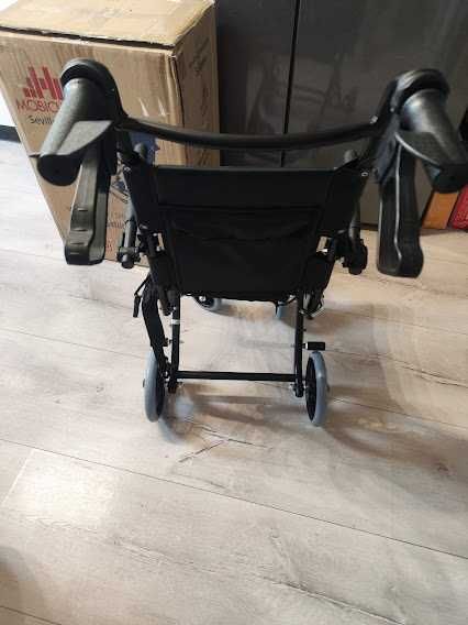 Wózek transferowy inwalidzki aluminiowy MOBICLINIC Saturno max 100 kg