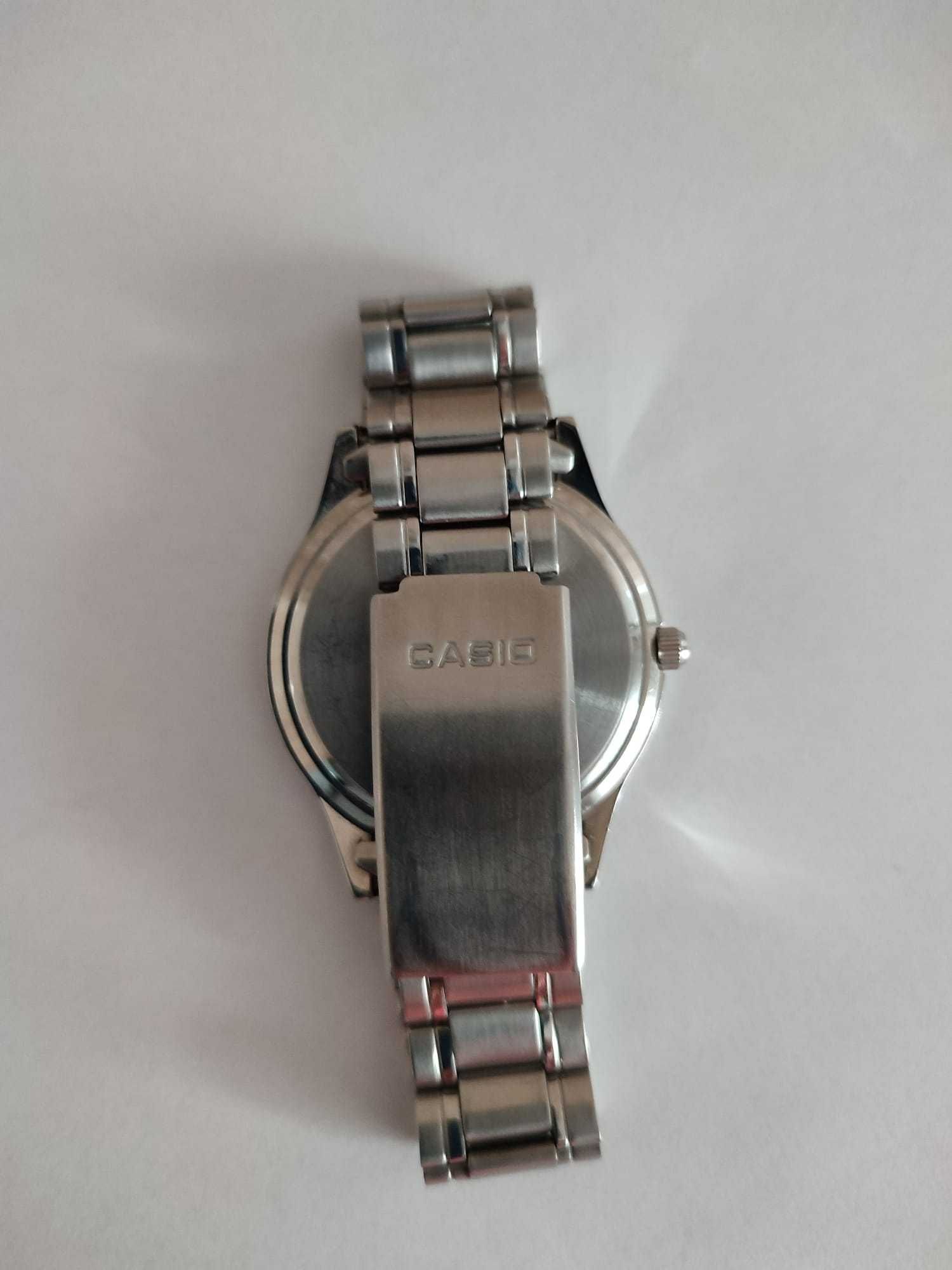 Młodzieżowy zegarek CASIO