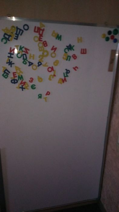 Продам магнитную доску,квртины